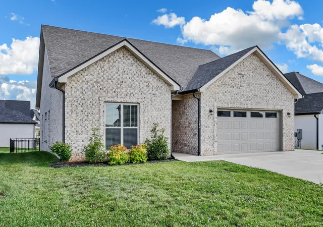 Photo 3 of Single family home for sale at 814 Willowicke Dr, Clarksville, TN 37043 | MLS# 3309399 | Listing updated on 2026-08-06