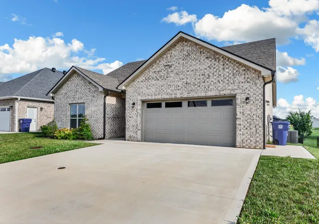 Photo 4 of Single family home for sale at 814 Willowicke Dr, Clarksville, TN 37043 | MLS# 3309399 | Listing updated on 2026-08-06