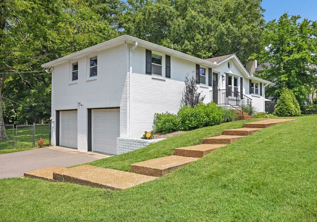 Photo 2 of Single family home for sale at 600 Huntington Pkwy, Nashville, TN 37211 | MLS# 3312553 | Listing updated on 2026-08-24
