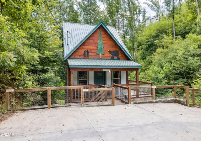 2nd image of 349 Wiley Oakley Dr, Gatlinburg, TN 37738 | MLS# 3309348