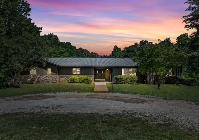 Photo 1 of Single family home for sale at 2993 Hobbitshire Dr, Centerville, TN 37033 | MLS# 3309387 | Listing updated on 2026-10-02