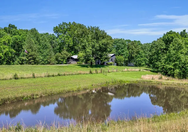 Photo 3 of Single family home for sale at 2993 Hobbitshire Dr, Centerville, TN 37033 | MLS# 3309387 | Listing updated on 2026-10-02