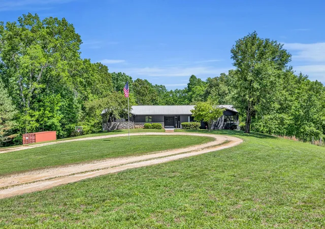 Photo 3 of Single family home for sale at 2993 Hobbitshire Dr, Centerville, TN 37033 | MLS# 3309387 | Listing updated on 2026-10-02
