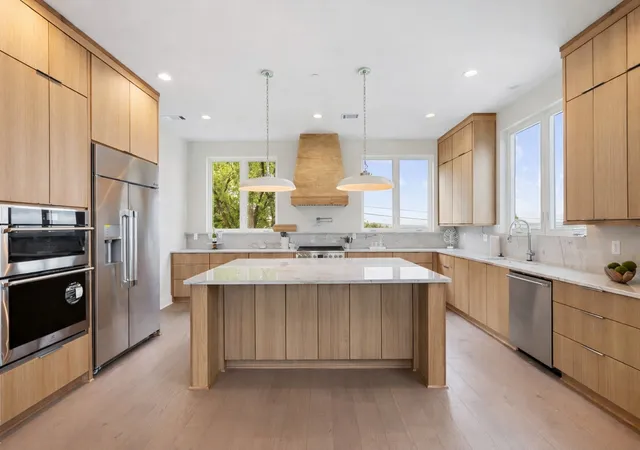 Photo 3 of Single family home for sale at 6112 Hill Cir Dr, Nashville, TN 37209 | MLS# 3336177 | Listing updated on 2026-08-09