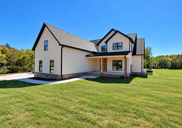 Photo 2 of Single family home for sale at 3261 Sulphur Springs Rd, Murfreesboro, TN 37129 | MLS# 3311565 | Listing updated on 2026-10-09