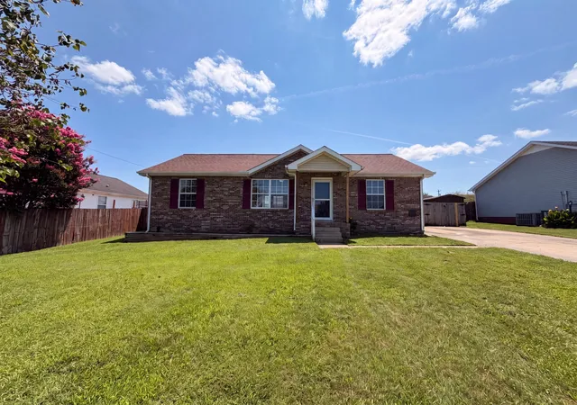 Photo 1 of Single family home for sale at 1046 Mile High Dr, Clarksville, TN 37042 | MLS# 3309491 | Listing updated on 2026-09-03