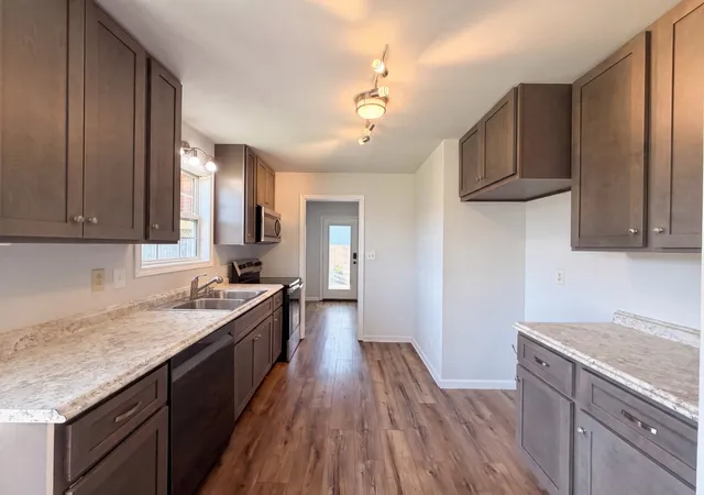Photo 2 of Single family home for sale at 1046 Mile High Dr, Clarksville, TN 37042 | MLS# 3309491 | Listing updated on 2026-09-17
