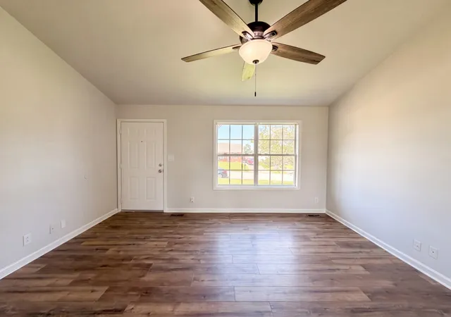Photo 2 of Single family home for sale at 1046 Mile High Dr, Clarksville, TN 37042 | MLS# 3309491 | Listing updated on 2026-09-03
