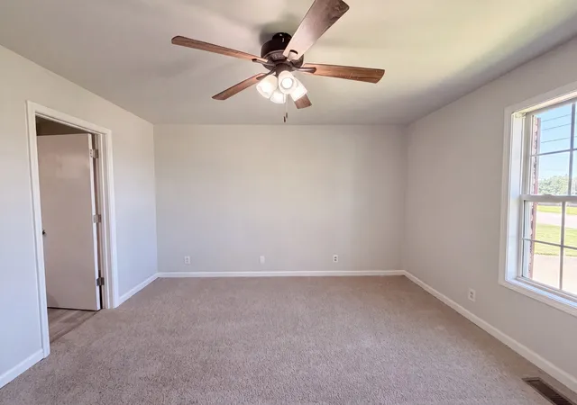 Photo 3 of Single family home for sale at 1046 Mile High Dr, Clarksville, TN 37042 | MLS# 3309491 | Listing updated on 2026-09-03