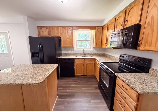 Photo 2 of Single family home for sale at 330 Harold Dr, Clarksville, TN 37040 | MLS# 3309515 | Listing updated on 2026-09-17