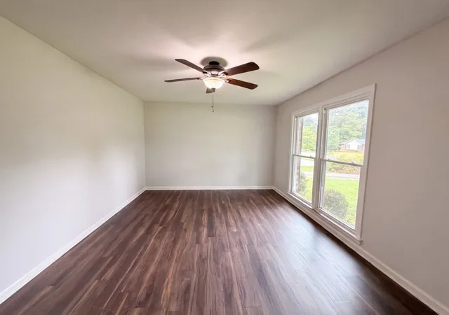 Photo 3 of Single family home for sale at 330 Harold Dr, Clarksville, TN 37040 | MLS# 3309515 | Listing updated on 2026-09-17