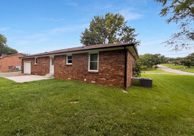 Photo 4 of Single family home for sale at 330 Harold Dr, Clarksville, TN 37040 | MLS# 3309515 | Listing updated on 2026-09-17