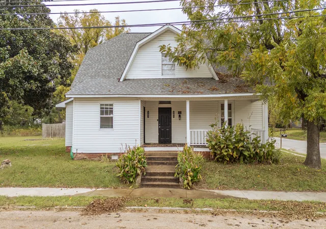 1st image of 201 Fairgrounds St N, Jackson, TN 38301 | MLS# 3516325