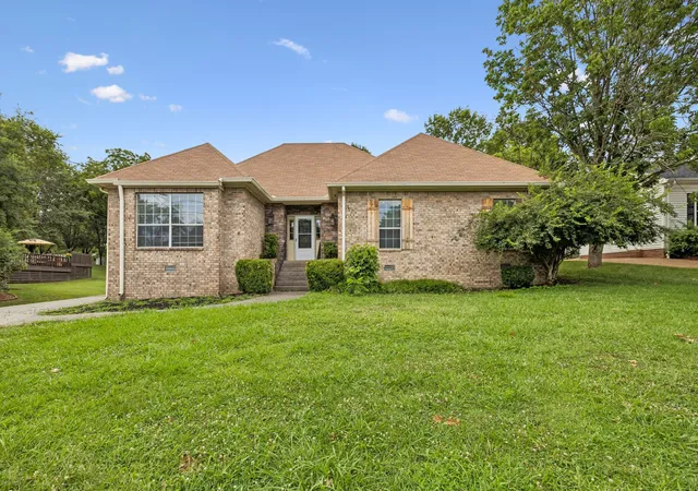 Photo 1 of Single family home for sale at 130 Devonshire Trl, Hendersonville, TN 37075 | MLS# 3311539 | Listing updated on 2026-09-25