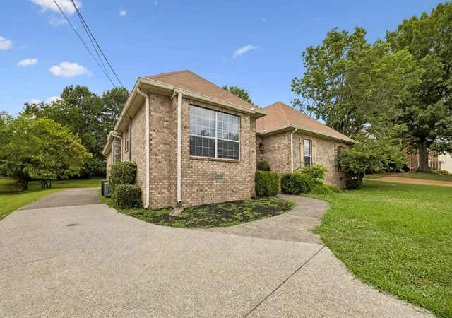 Photo 3 of Single family home for sale at 130 Devonshire Trl, Hendersonville, TN 37075 | MLS# 3311539 | Listing updated on 2026-09-25