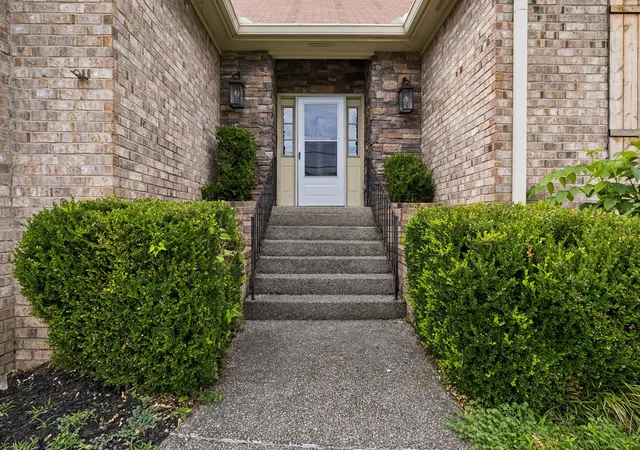 Photo 3 of Single family home for sale at 130 Devonshire Trl, Hendersonville, TN 37075 | MLS# 3311539 | Listing updated on 2026-10-08