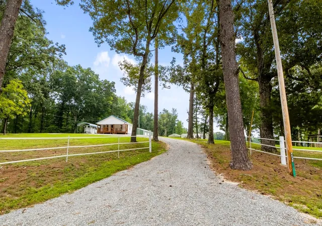 2nd image of 6432 Divider Natchez Trace Rd, Camden, TN 38320 | MLS# 3319755