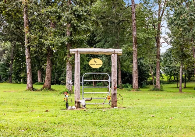 3rd image of 6432 Divider Natchez Trace Rd, Camden, TN 38320 | MLS# 3319755