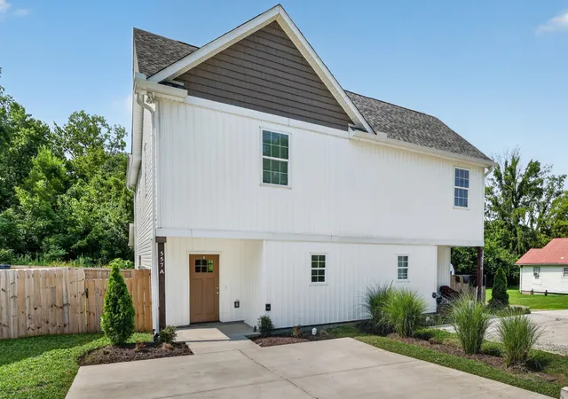 Photo 3 of Multi family home for sale at 557a Pemberton St, Gallatin, TN 37066 | MLS# 3312139 | Listing updated on 2026-07-29