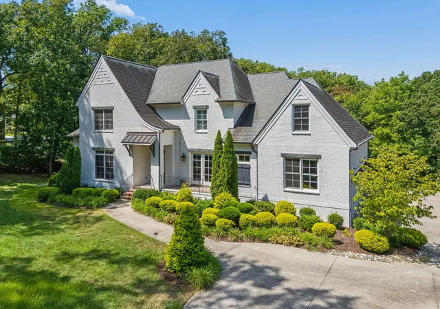 Photo 3 of Mansion for sale at 6732 Darden Pl, Nashville, TN 37205 | MLS# 3528218 | Listing updated on 2026-09-06