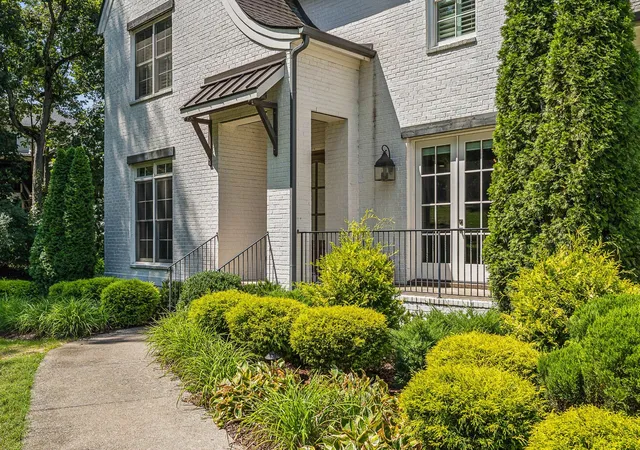 Photo 3 of Single family home for sale at 6732 Darden Pl, Nashville, TN 37205 | MLS# 3528218 | Listing updated on 2026-09-06