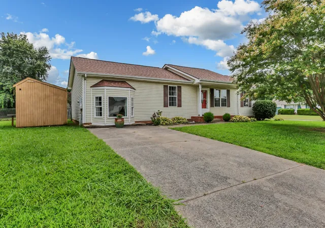 Photo 1 of Single family home for sale at 3200 N Senseney Cir, Clarksville, TN 37042 | MLS# 3312368 | Listing updated on 2026-10-29