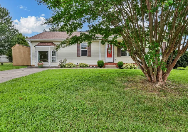 Photo 1 of Single family home for sale at 3200 N Senseney Cir, Clarksville, TN 37042 | MLS# 3312368 | Listing updated on 2026-10-29
