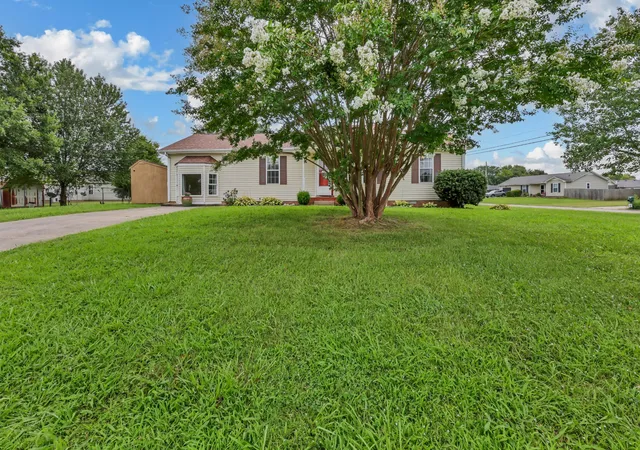 Photo 2 of Single family home for sale at 3200 N Senseney Cir, Clarksville, TN 37042 | MLS# 3312368 | Listing updated on 2026-10-29
