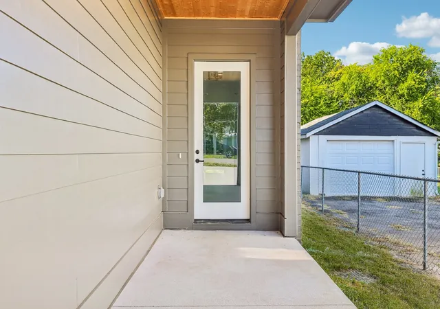 Photo 3 of Single family home for sale at 6335b Columbia Ave, Nashville, TN 37209 | MLS# 3311519 | Listing updated on 2026-09-16
