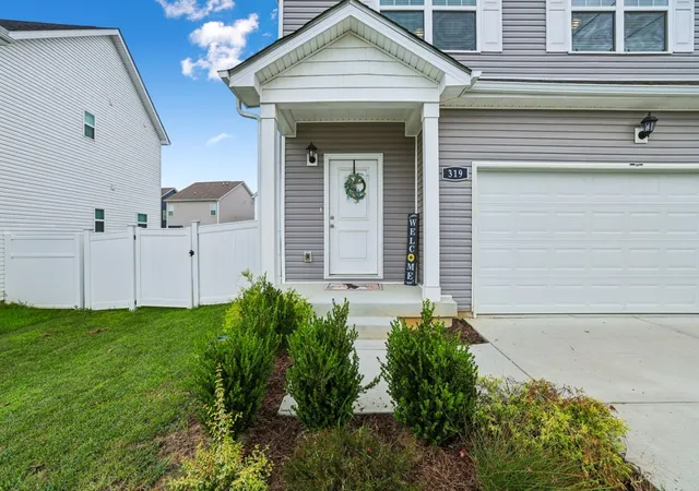 Photo 3 of Single family home for sale at 319 Winners Cir, Shelbyville, TN 37160 | MLS# 3311679 | Listing updated on 2026-08-15