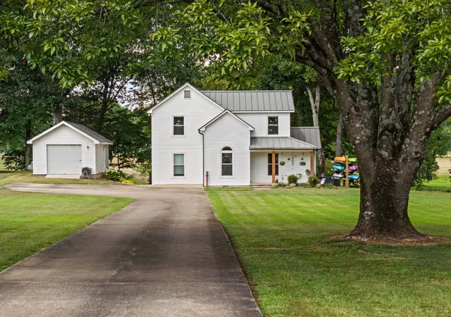 Single family home for sale at 385 County Rd 416, Killen, AL 35645 | MLS# 3333911