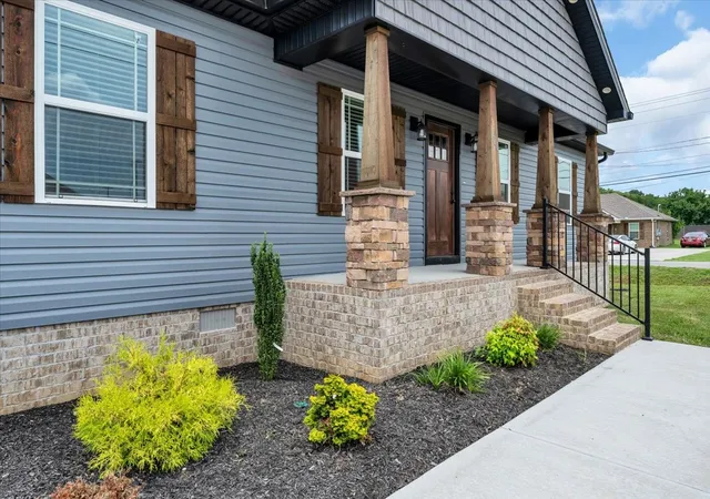 Photo 1 of Single family home for sale at 100 Demombreum Cir, Shelbyville, TN 37160 | MLS# 3311804 | Listing updated on 2026-07-31
