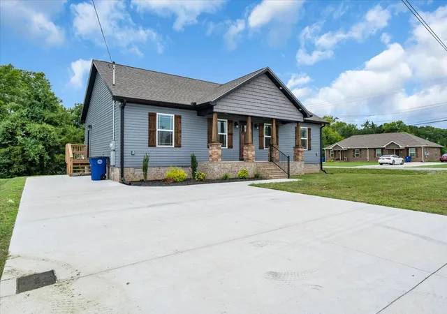 Photo 3 of Single family home for sale at 100 Demombreum Cir, Shelbyville, TN 37160 | MLS# 3311804 | Listing updated on 2026-07-31