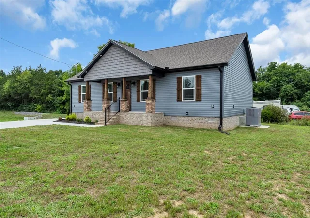 Photo 3 of Single family home for sale at 100 Demombreum Cir, Shelbyville, TN 37160 | MLS# 3311804 | Listing updated on 2026-07-31