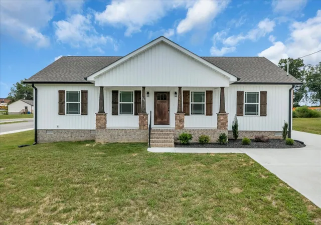 Photo 2 of Single family home for sale at 105 Demombreum Cir, Shelbyville, TN 37160 | MLS# 3311806 | Listing updated on 2026-09-23