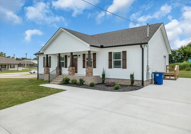 Photo 3 of Single family home for sale at 105 Demombreum Cir, Shelbyville, TN 37160 | MLS# 3311806 | Listing updated on 2026-09-23