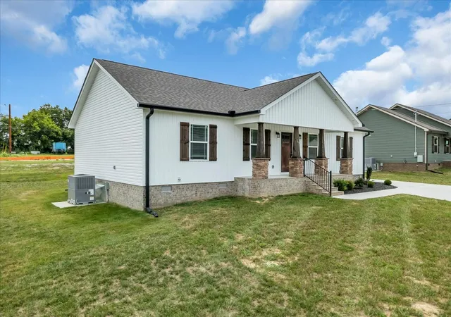 Photo 3 of Single family home for sale at 105 Demombreum Cir, Shelbyville, TN 37160 | MLS# 3311806 | Listing updated on 2026-09-23
