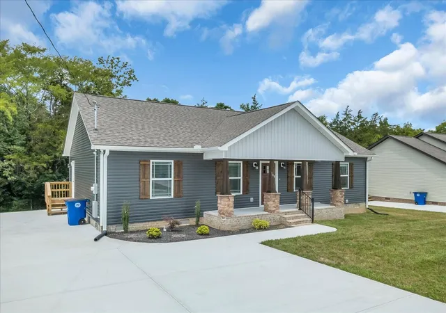 Photo 3 of Single family home for sale at 108 Demombreum Cir, Shelbyville, TN 37160 | MLS# 3311805 | Listing updated on 2026-07-31