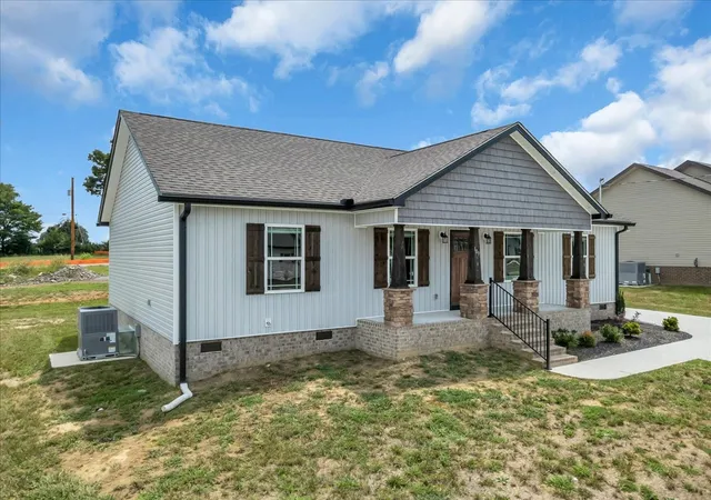 Photo 3 of Single family home for sale at 109 Demombreum Cir, Shelbyville, TN 37160 | MLS# 3311807 | Listing updated on 2026-07-31