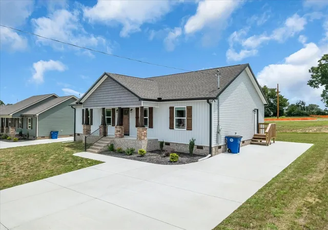 Photo 3 of Single family home for sale at 109 Demombreum Cir, Shelbyville, TN 37160 | MLS# 3311807 | Listing updated on 2026-07-31