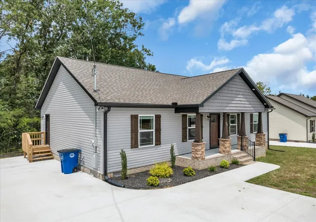 Photo 3 of Single family home for sale at 112 Demombreum Cir, Shelbyville, TN 37160 | MLS# 3311809 | Listing updated on 2026-07-31