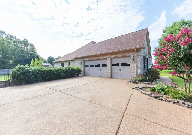 Photo 2 of Single family home for sale at 88 Epperson Dr, Jackson, TN 38305 | MLS# 3311605 | Listing updated on 2026-08-23