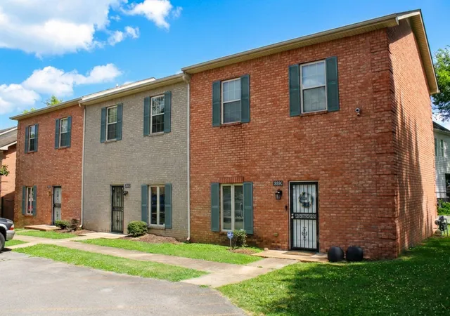Photo 3 of Sale Pending at 516 19th Avenue N, Nashville, TN 37203 | MLS# 3311631 | Listing updated on 2026-09-28