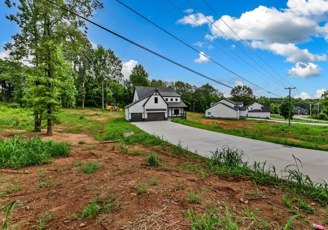 Photo 2 of Single family home for sale at 1717 Powell Rd, Clarksville, TN 37043 | MLS# 3318649 | Listing updated on 2026-08-03