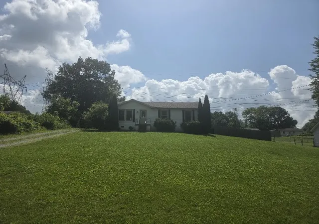 Photo 1 of Sale Pending at 2819 Sparrow Dr, Clarksville, TN 37040 | MLS# 3311739 | Listing updated on 2026-08-13