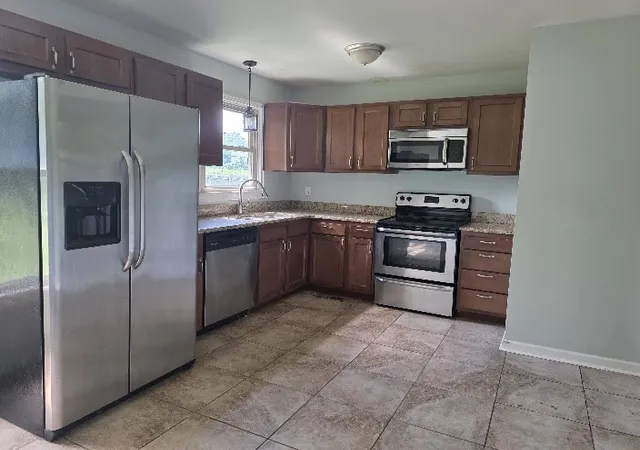 Photo 3 of Sale Pending at 2819 Sparrow Dr, Clarksville, TN 37040 | MLS# 3311739 | Listing updated on 2026-08-13
