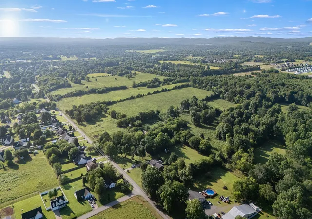 3rd image of 483 Stones River Ln, Murfreesboro, TN 37128 | MLS# 3312103