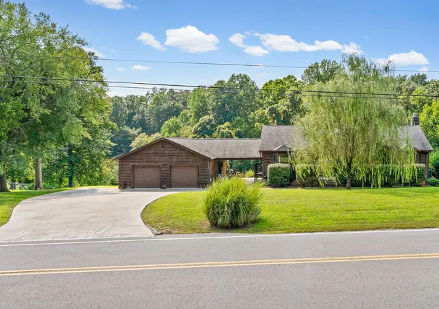 Photo 2 of Sale Pending at 342 Iron Workers Rd, Clarksville, TN 37043 | MLS# 3514141 | Listing updated on 2026-09-03
