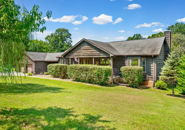 Photo 3 of Sale Pending at 342 Iron Workers Rd, Clarksville, TN 37043 | MLS# 3514141 | Listing updated on 2026-09-03