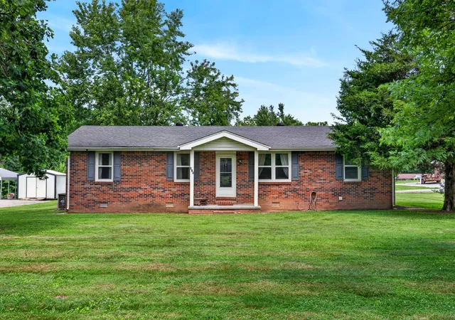 1st image of 627 Baker Dr, Lafayette, TN 37083 | MLS# 3313342